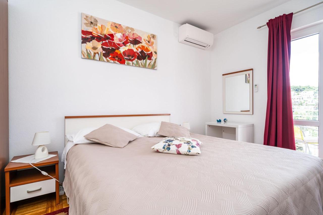 Apartment Marieta *